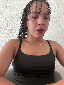 Snapshot of Yasmin777_ chatting on May 28, 4:57 pm Yasmin777 online show from May 28, 4:57 pm
