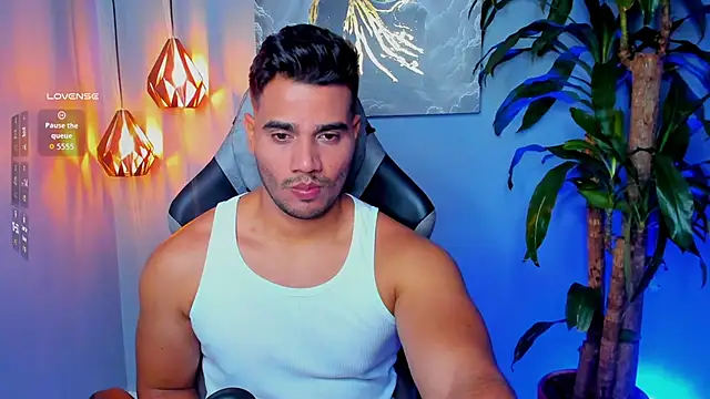 AndresR3 online show from November 30, 8:42 pm