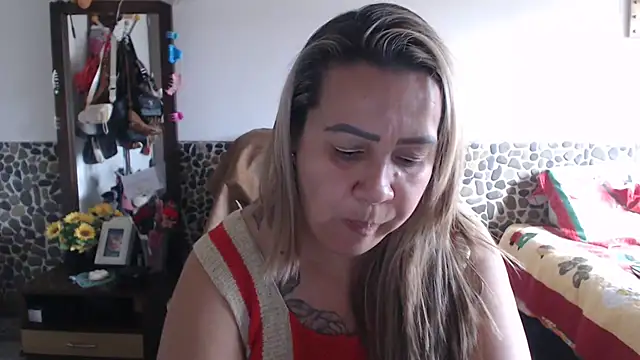 Snapshot of Miilu74 chatting on December 14, 9:20 pm Miilu74 online show from December 14, 9:20 pm