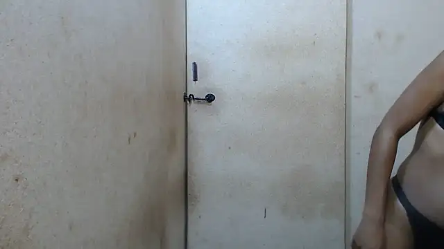 Snapshot of SweetSlender01 chatting on November 11, 10:15 pm SweetSlender01 online show from November 11, 10:15 pm