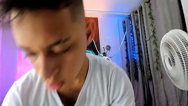 Snapshot of David_niet chatting on October 27, 5:36 pm David niet online show from October 27, 5:36 pm