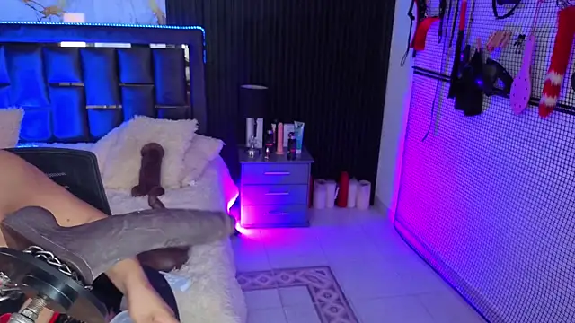 Issafoxx online show from February 21, 12:29 pm