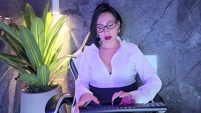 Anxelica Macondo  online show from March 3, 8:05 pm