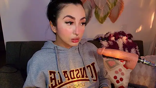 Claiborne Morris online show from March 6, 1:33 am