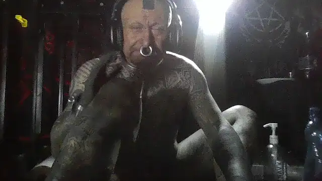 object857 online show from April 18, 11:49 pm