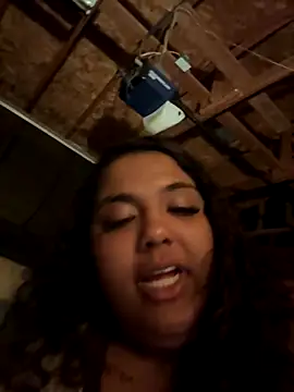 Snapshot of 1n0nlythroat chatting on October 31, 5:59 am 1n0nlythroat online show from October 31, 5:59 am