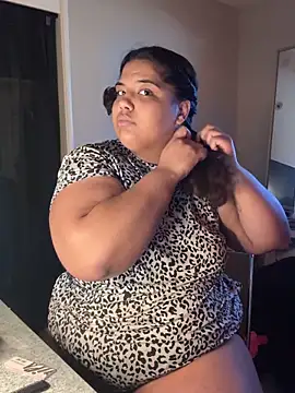 Snapshot of 1n0nlythroat chatting on February 8, 10:18 pm 1n0nlythroat online show from February 8, 10:18 pm