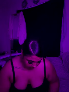 Snapshot of 1n0nlythroat chatting on October 24, 3:38 am 1n0nlythroat online show from October 24, 3:38 am