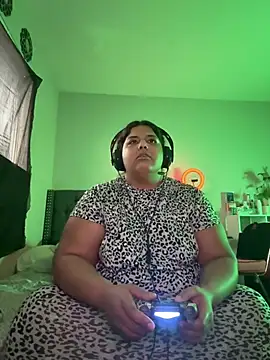 Snapshot of 1n0nlythroat chatting on February 17, 8:50 pm 1n0nlythroat online show from February 17, 8:50 pm