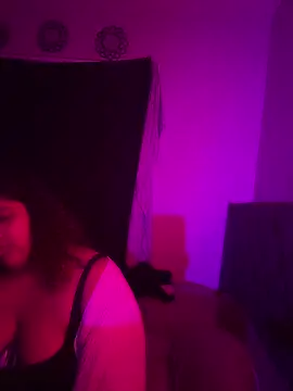 Snapshot of 1n0nlythroat chatting on November 29, 9:09 am 1n0nlythroat online show from November 29, 9:09 am