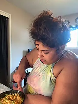 Snapshot of 1n0nlythroat chatting on February 18, 10:17 pm 1n0nlythroat online show from February 18, 10:17 pm