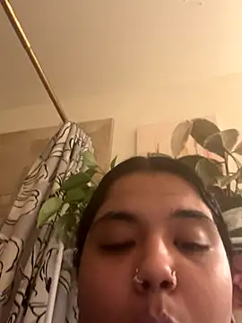 1n0nlythroat online show from December 18, 1:33 am