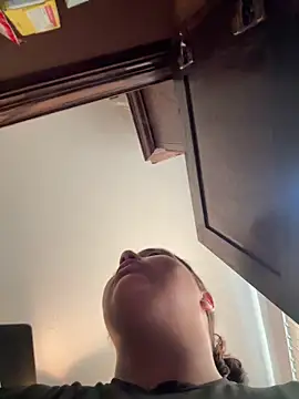 Snapshot of 1n0nlythroat chatting on February 11, 9:47 pm 1n0nlythroat online show from February 11, 9:47 pm