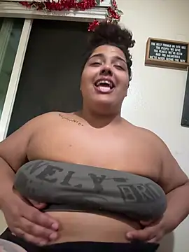 Snapshot of 1n0nlythroat chatting on February 20, 6:26 am 1n0nlythroat online show from February 20, 6:26 am