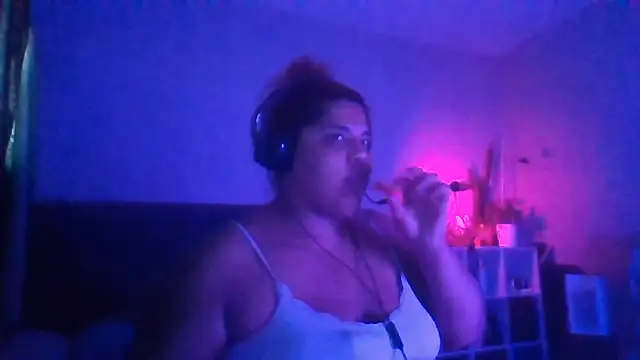 1n0nlythroat online show from May 13, 10:39 pm