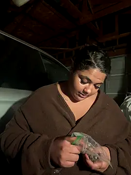 Snapshot of 1n0nlythroat chatting on November 16, 7:24 am 1n0nlythroat online show from November 16, 7:24 am