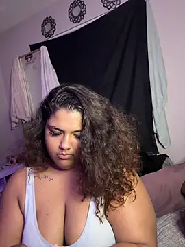 Snapshot of 1n0nlythroat chatting on October 29, 2:32 am 1n0nlythroat online show from October 29, 2:32 am