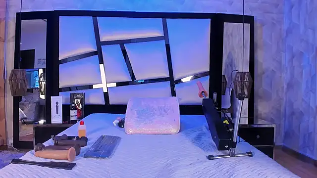 JuliaDavis 1 online show from September 23, 4:19 am