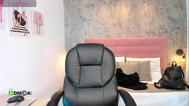 Snapshot of Dulcerose_01 chatting on September 10, 8:52 pm Dulcerose 01 online show from September 10, 8:52 pm