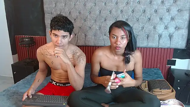 Snapshot of RihanandDrake chatting on November 29, 2:28 pm RihanandDrake online show from November 29, 2:28 pm