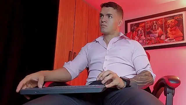 Snapshot of ALPHA_DOMINUS_ chatting on January 19, 4:05 am ALPHA DOMINUS online show from January 19, 4:05 am