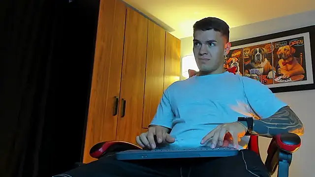 Snapshot of ALPHA_DOMINUS_ chatting on January 9, 4:30 am ALPHA DOMINUS online show from January 9, 4:30 am