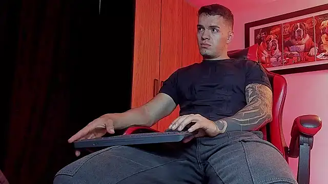 Snapshot of ALPHA_DOMINUS_ chatting on January 18, 4:38 am ALPHA DOMINUS online show from January 18, 4:38 am