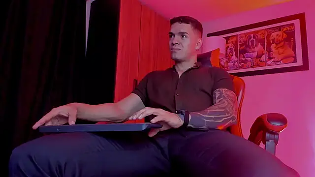 Snapshot of ALPHA_DOMINUS_ chatting on February 8, 3:59 am ALPHA DOMINUS online show from February 8, 3:59 am