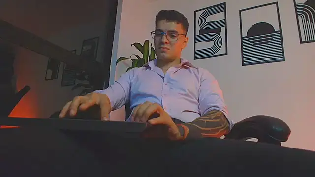 ALPHA DOMINUS  online show from June 17, 3:39 am