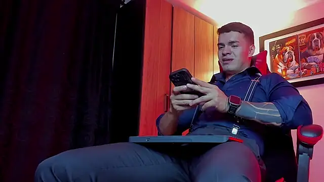 Snapshot of ALPHA_DOMINUS_ chatting on December 23, 4:01 am ALPHA DOMINUS online show from December 23, 4:01 am