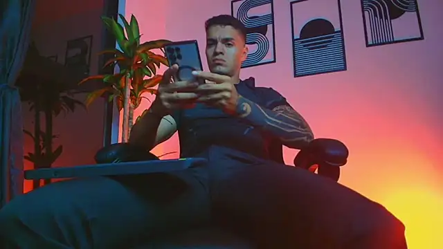 ALPHA DOMINUS  online show from March 28, 4:02 am