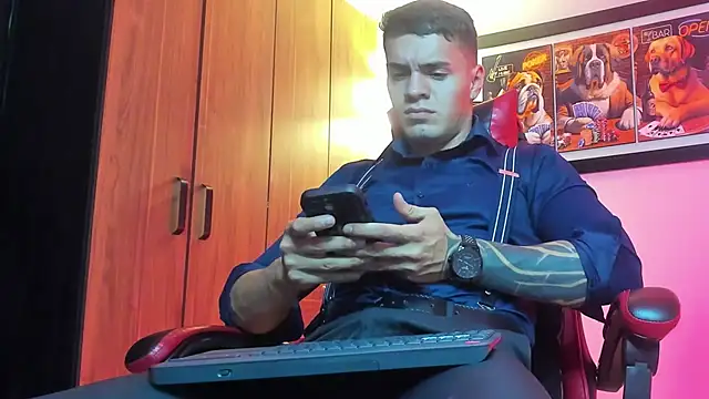 Snapshot of ALPHA_DOMINUS_ chatting on December 17, 4:17 am ALPHA DOMINUS online show from December 17, 4:17 am