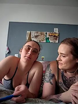 AndHerXO online show from February 26, 1:44 pm