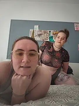 Snapshot of AndHerXO chatting on July 18, 4:04 pm AndHerXO online show from July 18, 4:04 pm