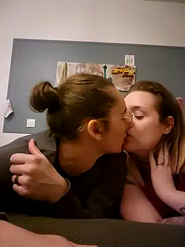 AndHerXO online show from February 1, 9:02 pm