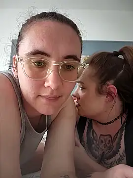 AndHerXO online show from April 14, 3:17 pm