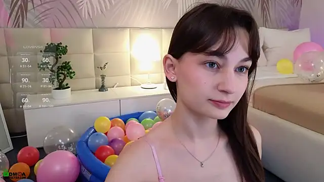 Snapshot of LolaPrise chatting on December 3, 1:39 am LolaPrise online show from December 3, 1:39 am