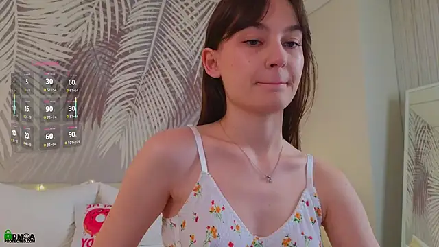 Snapshot of LolaPrise chatting on November 18, 1:32 am LolaPrise online show from November 18, 1:32 am