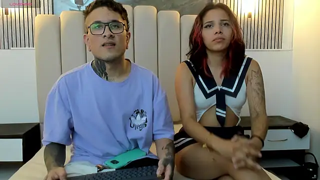 Snapshot of RavenandCody chatting on September 9, 3:49 am RavenandCody online show from September 9, 3:49 am