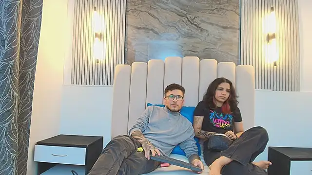 Snapshot of RavenandCody chatting on October 1, 2:38 am RavenandCody online show from October 1, 2:38 am