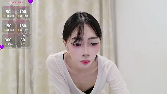 Snapshot of tuantuanle chatting on July 8, 5:02 pm tuantuanle online show from July 8, 5:02 pm