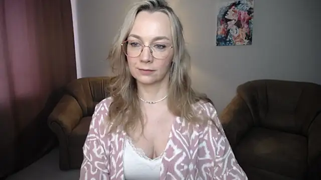 Snapshot of Ava_Elior chatting on July 3, 11:39 am Ava Elior online show from July 3, 11:39 am