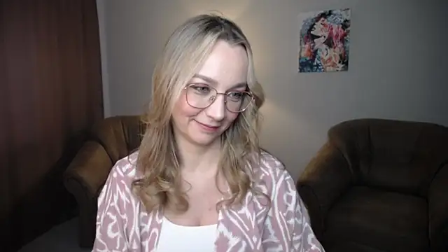 Snapshot of Ava_Elior chatting on June 18, 11:37 am Ava Elior online show from June 18, 11:37 am