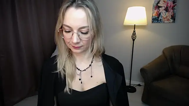 Ava Elior online show from November 13, 10:30 am