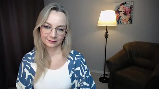 Ava Elior online show from November 5, 10:40 am