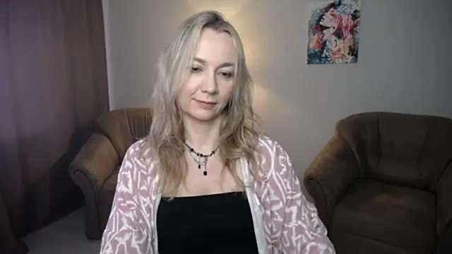 Snapshot of Ava_Elior chatting on June 22, 11:18 am Ava Elior online show from June 22, 11:18 am