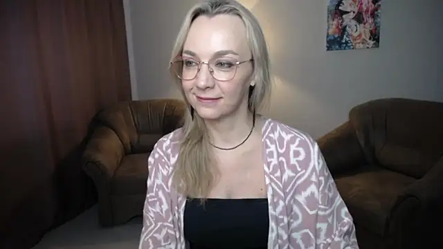 Snapshot of Ava_Elior chatting on July 18, 10:24 am Ava Elior online show from July 18, 10:24 am