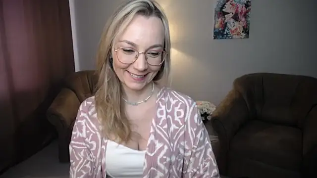 Snapshot of Ava_Elior chatting on June 30, 11:32 am Ava Elior online show from June 30, 11:32 am