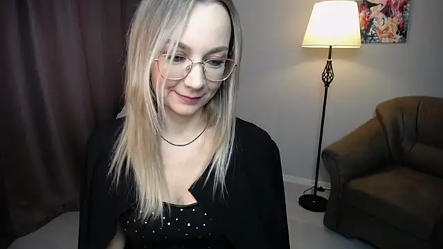 Ava Elior online show from November 8, 10:30 am