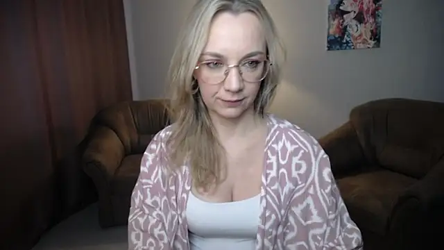 Snapshot of Ava_Elior chatting on July 17, 12:02 pm Ava Elior online show from July 17, 12:02 pm